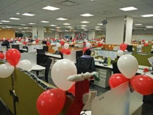 15 august balloon decoration in office